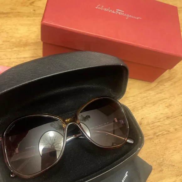 Salvatore Ferragamo SF942S Butterfly Sunglasses in Wine Caramel - Picture 5 of 15